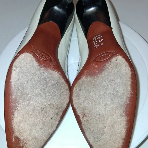 EUC Tod's Ivory Patent Leather Driving Kitten Heel 7.5 Italy Black Stitching - Picture 5 of 6
